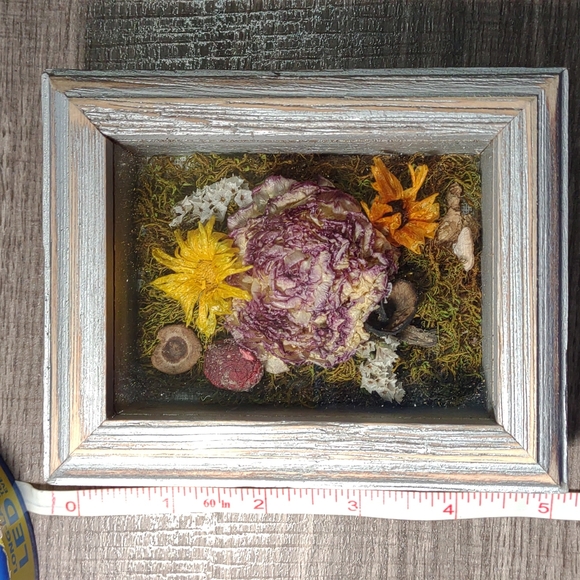 Shadowbox Keepsake with Preserved flower's - Picture 2 of 3